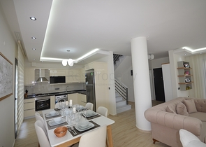 Трехэтажная вилла планировкой 4+1 в Фетхие