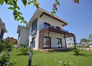 Трехэтажная вилла планировкой 4+1 в Фетхие