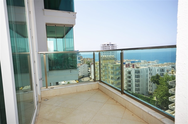 1+1 в Махмутларе с видом на море