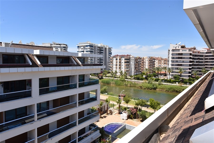 Пентхаус с видом на горную реку Дим-Чай