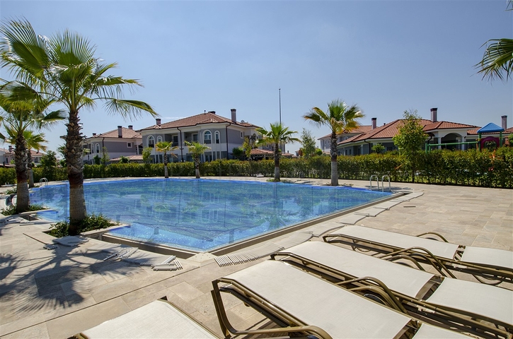 Вилла 3+1 в комплексе в районе Дошемеальты Анталья