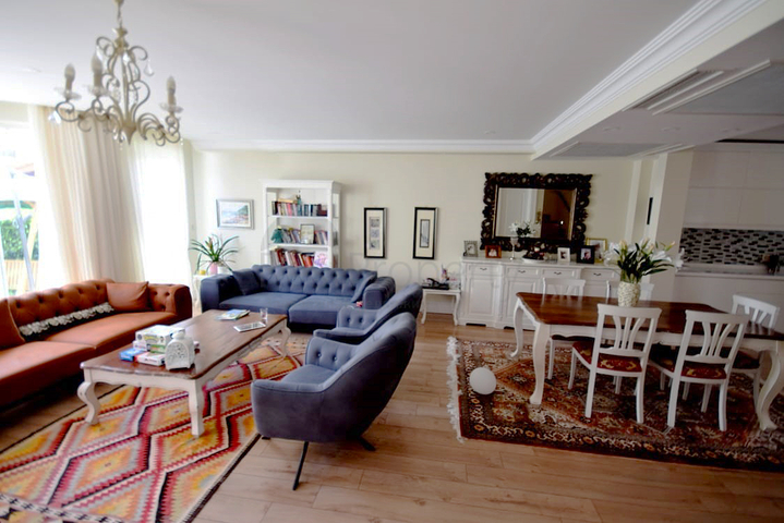 Вилла 3+1 в комплексе в районе Дошемеальты Анталья