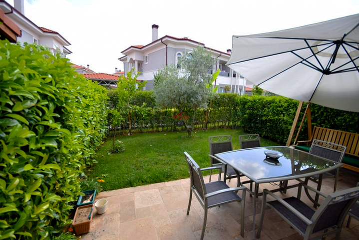 Вилла 3+1 в комплексе в районе Дошемеальты Анталья