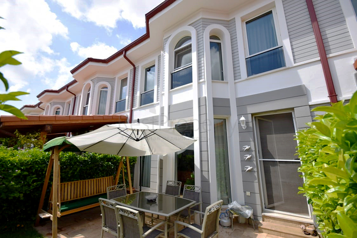 Вилла 3+1 в комплексе в районе Дошемеальты Анталья