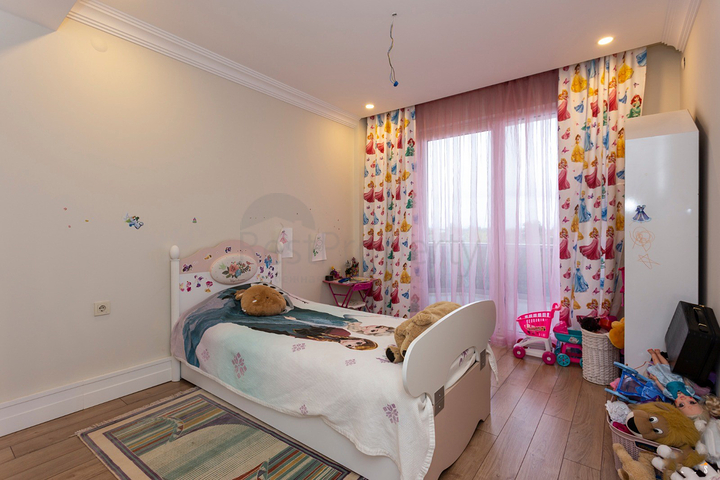 Вилла 3+1 в комплексе в районе Дошемеальты Анталья