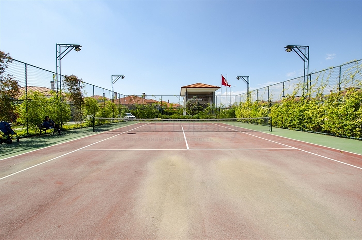 Вилла 3+1 в комплексе в районе Дошемеальты Анталья