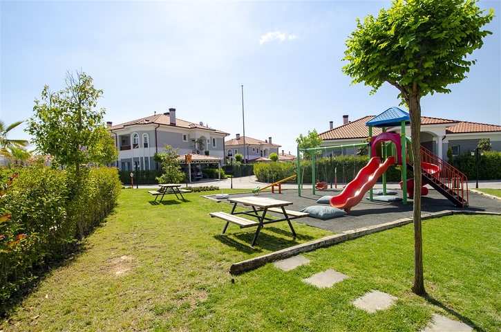 Вилла 3+1 в комплексе в районе Дошемеальты Анталья