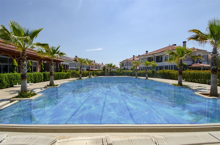 Вилла 3+1 в комплексе в районе Дошемеальты Анталья