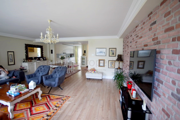 Вилла 3+1 в комплексе в районе Дошемеальты Анталья