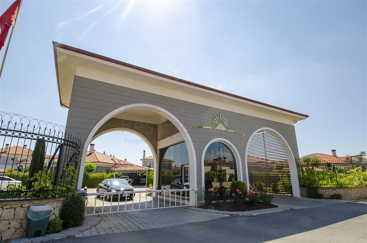 Вилла 3+1 в комплексе в районе Дошемеальты Анталья