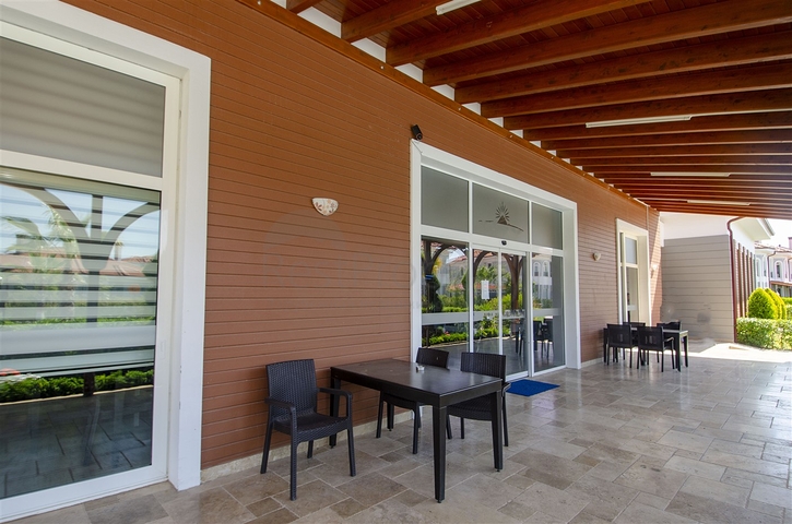 Вилла 3+1 в комплексе в районе Дошемеальты Анталья