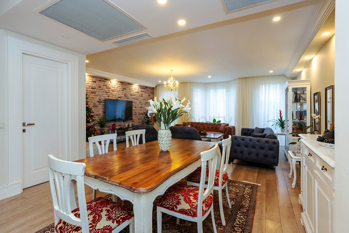 Вилла 3+1 в комплексе в районе Дошемеальты Анталья