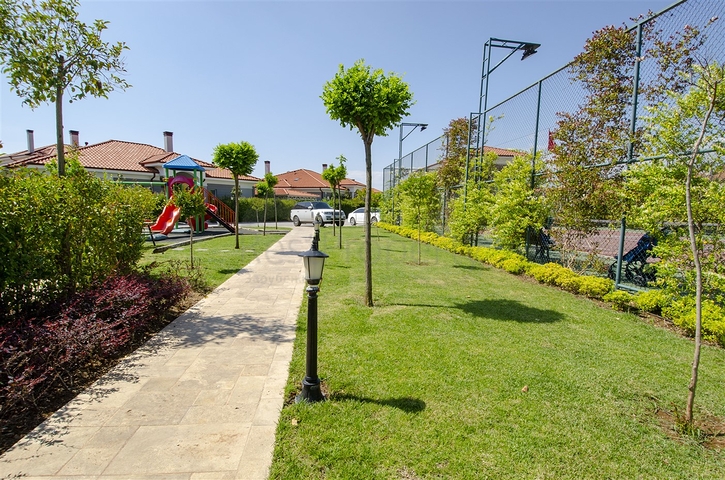 Вилла 3+1 в комплексе в районе Дошемеальты Анталья