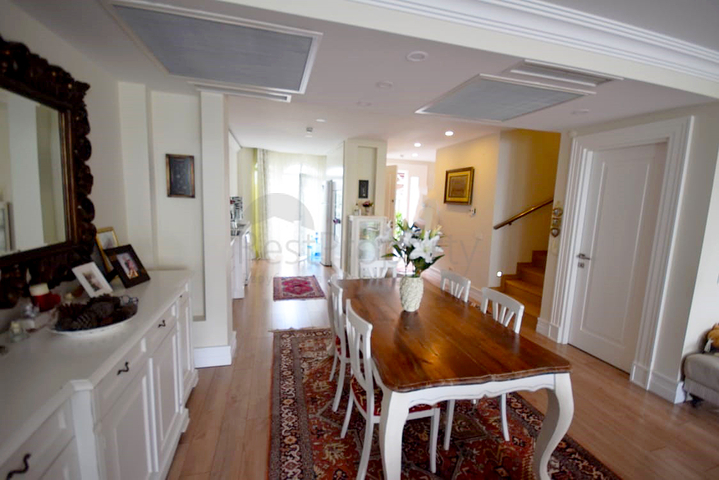 Вилла 3+1 в комплексе в районе Дошемеальты Анталья