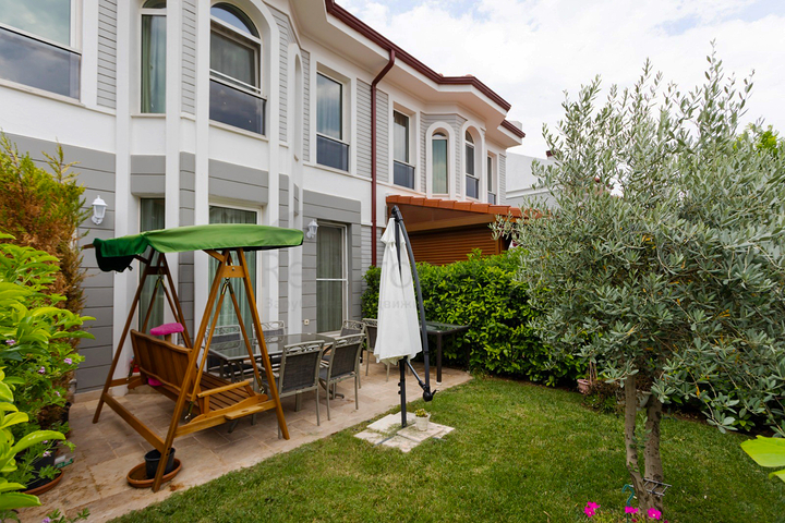 Вилла 3+1 в комплексе в районе Дошемеальты Анталья