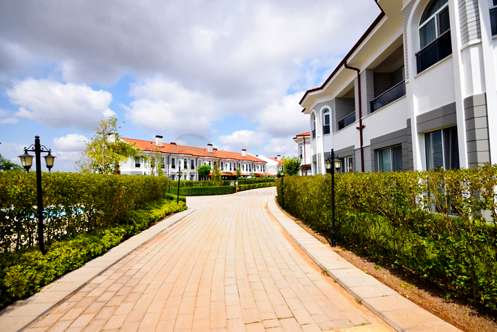 Вилла 3+1 в комплексе в районе Дошемеальты Анталья