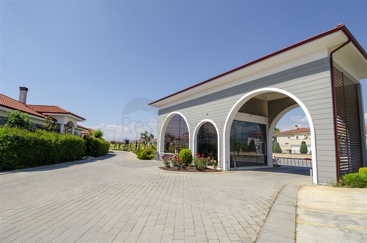 Вилла 3+1 в комплексе в районе Дошемеальты Анталья