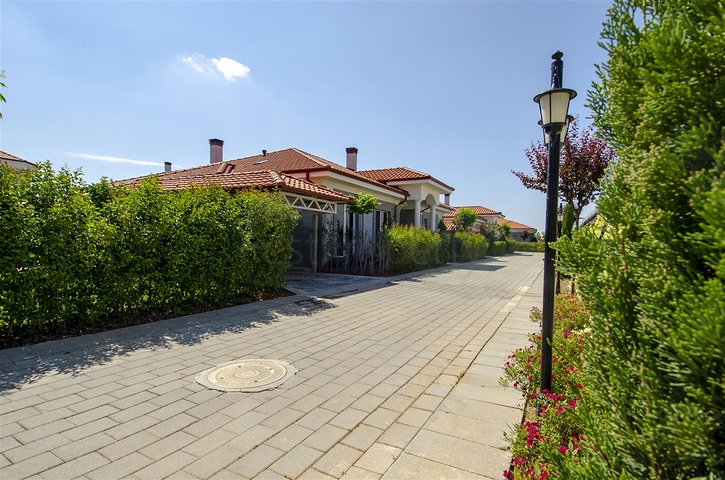 Вилла 3+1 в комплексе в районе Дошемеальты Анталья