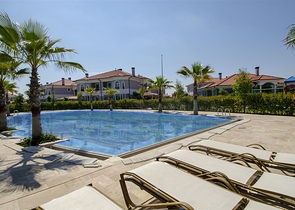 Вилла 3+1 в комплексе в районе Дошемеальты Анталья