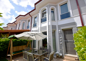 Вилла 3+1 в комплексе в районе Дошемеальты Анталья