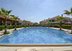 Вилла 3+1 в комплексе в районе Дошемеальты Анталья