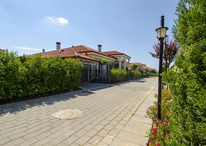 Вилла 3+1 в комплексе в районе Дошемеальты Анталья