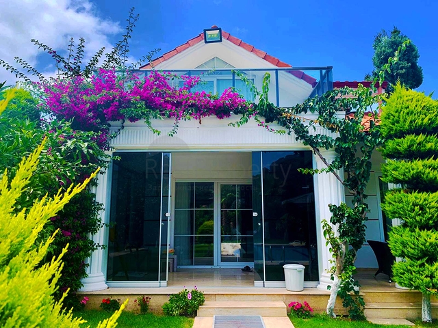 Вилла 3+1 с мебелью в самом центре города Кемера