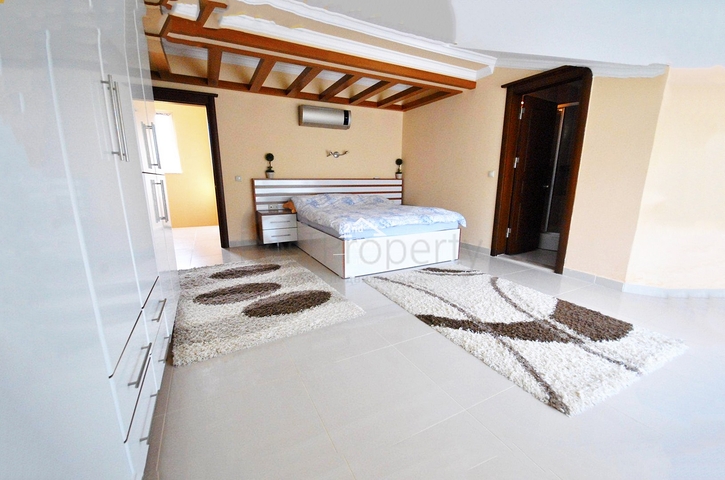 Вилла 3+1 с мебелью в самом центре города Кемера