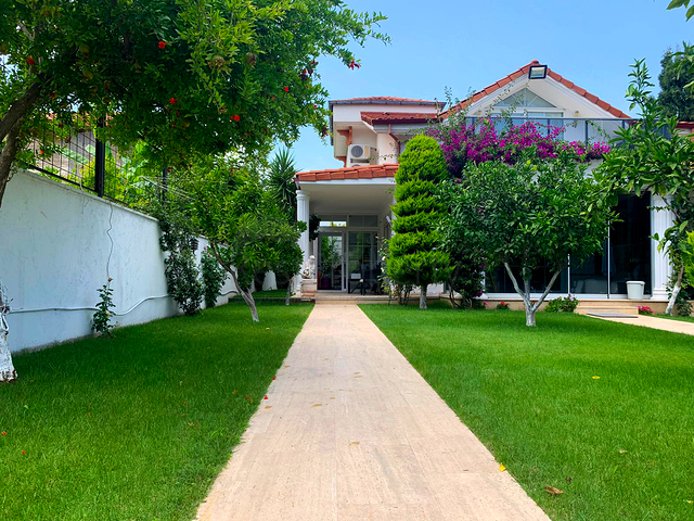 Вилла 3+1 с мебелью в самом центре города Кемера