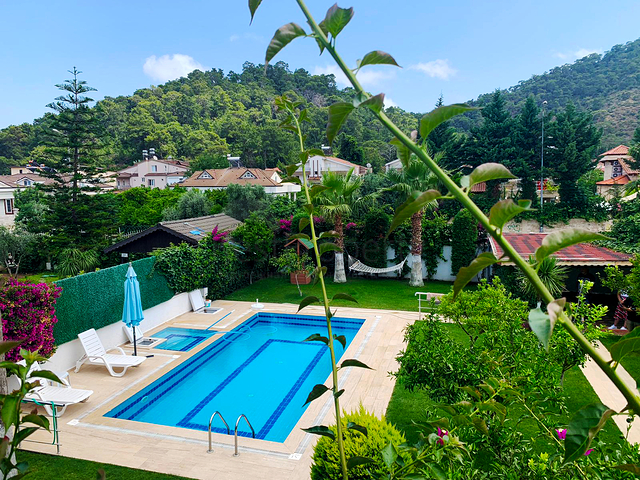 Вилла 3+1 с мебелью в самом центре города Кемера