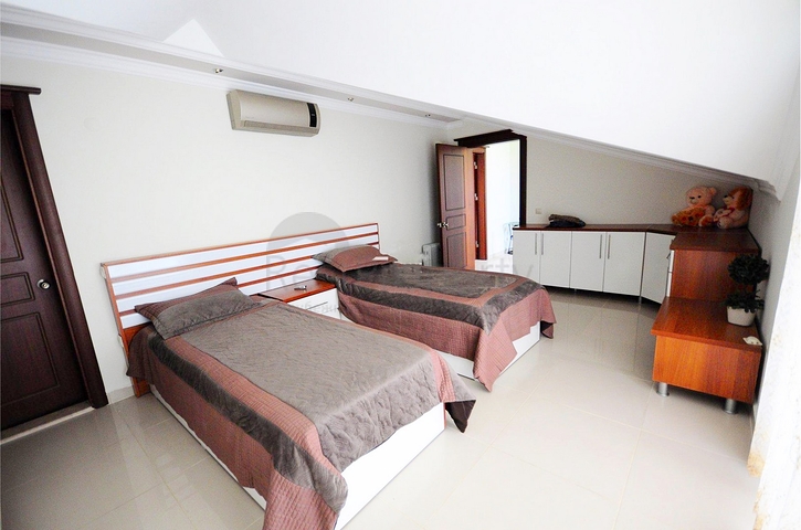 Вилла 3+1 с мебелью в самом центре города Кемера