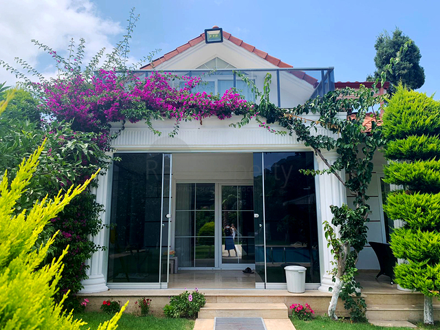 Вилла 3+1 с мебелью в самом центре города Кемера