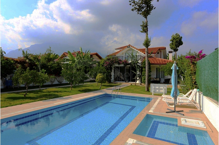 Вилла 3+1 с мебелью в самом центре города Кемера