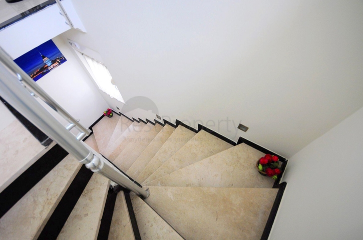 Вилла 3+1 с мебелью в самом центре города Кемера