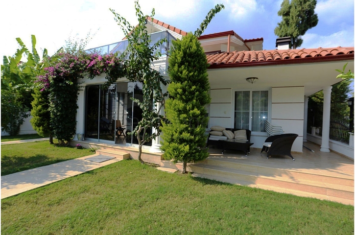 Вилла 3+1 с мебелью в самом центре города Кемера