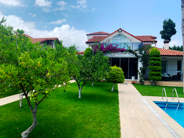 Вилла 3+1 с мебелью в самом центре города Кемера