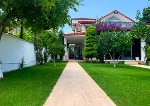 Вилла 3+1 с мебелью в самом центре города Кемера