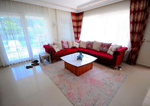 Вилла 3+1 с мебелью в самом центре города Кемера