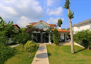 Вилла 3+1 с мебелью в самом центре города Кемера