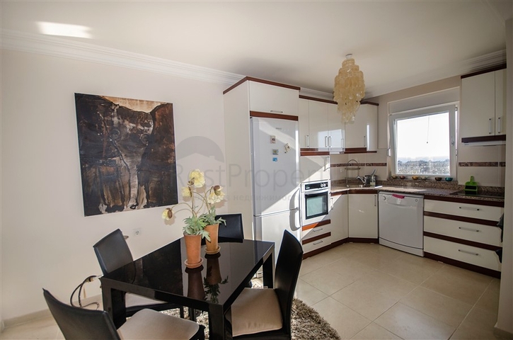 Трёхкомнатная квартира с видом на пляж Клеопатры