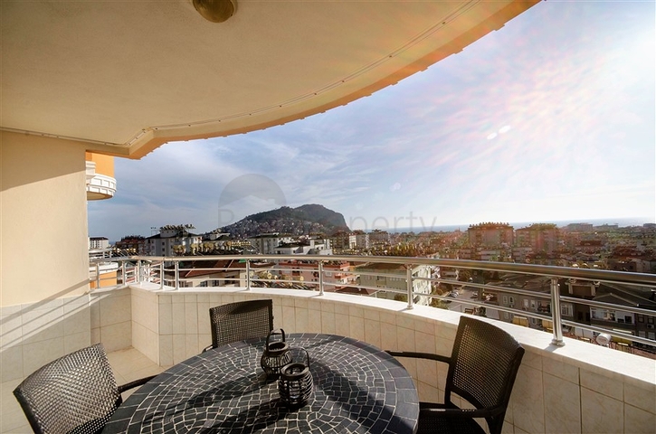 Трёхкомнатная квартира с видом на пляж Клеопатры