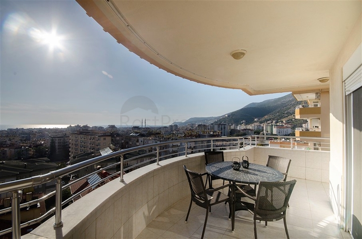 Трёхкомнатная квартира с видом на пляж Клеопатры