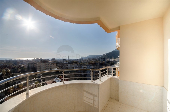 Трёхкомнатная квартира с видом на пляж Клеопатры