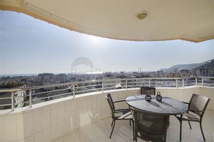 Трёхкомнатная квартира с видом на пляж Клеопатры