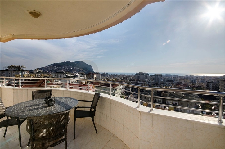 Трёхкомнатная квартира с видом на пляж Клеопатры