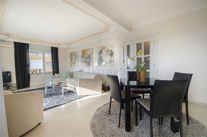 Трёхкомнатная квартира с видом на пляж Клеопатры