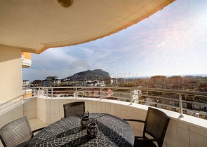 Трёхкомнатная квартира с видом на пляж Клеопатры