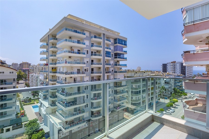 Меблированная двухкомнатная квартира в Махмутларе