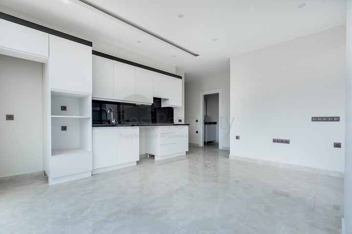 Апартаменты планировкой 2+1 в комплексе на первой береговой линии в Махмутлар