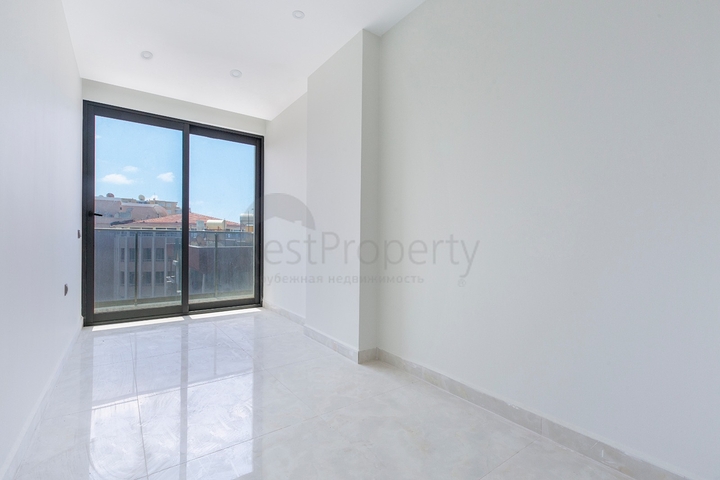 Апартаменты планировкой 2+1 в комплексе на первой береговой линии в Махмутлар